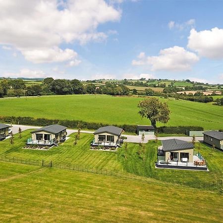 Midsomer Lodges Pilton Bagian luar foto