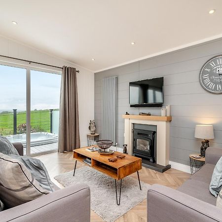 Midsomer Lodges Pilton Bagian luar foto
