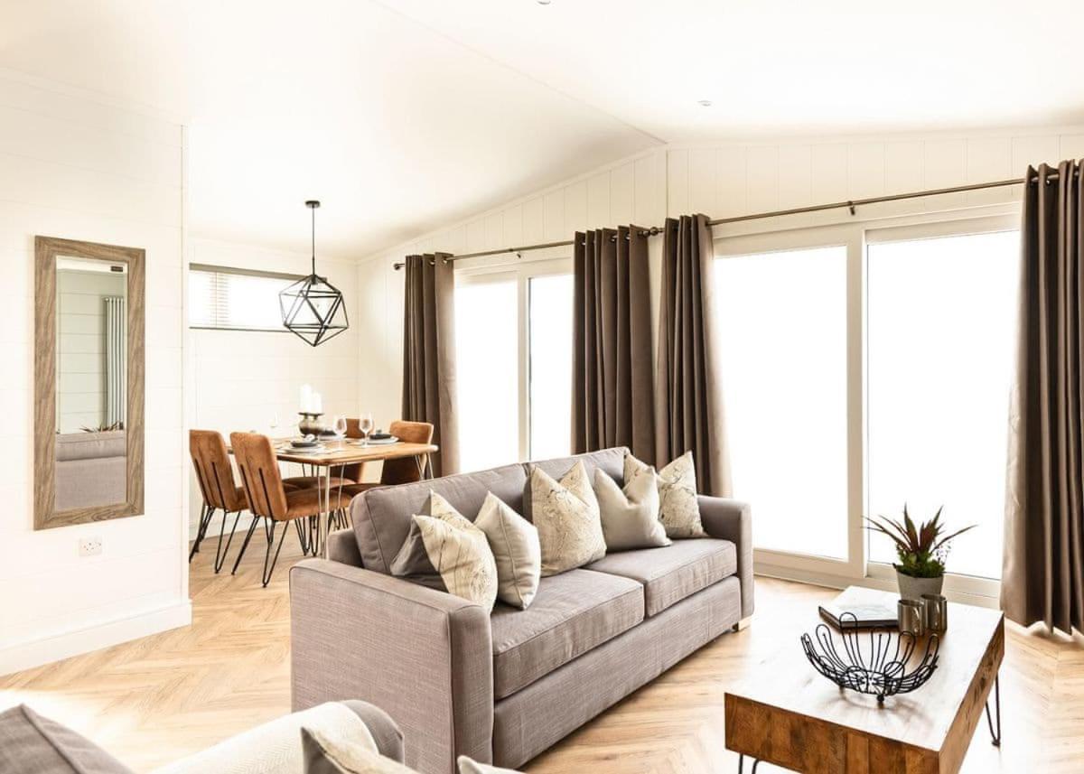 Midsomer Lodges Pilton Bagian luar foto