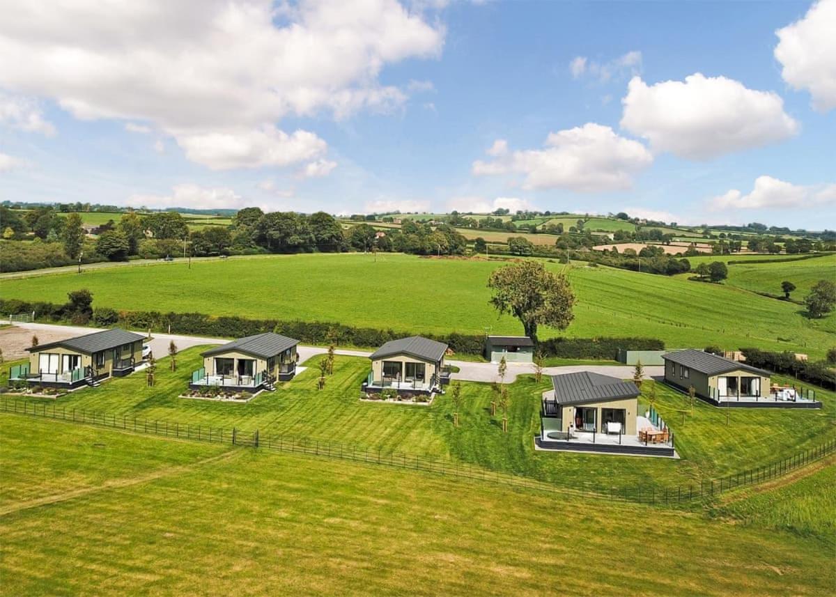 Midsomer Lodges Pilton Bagian luar foto