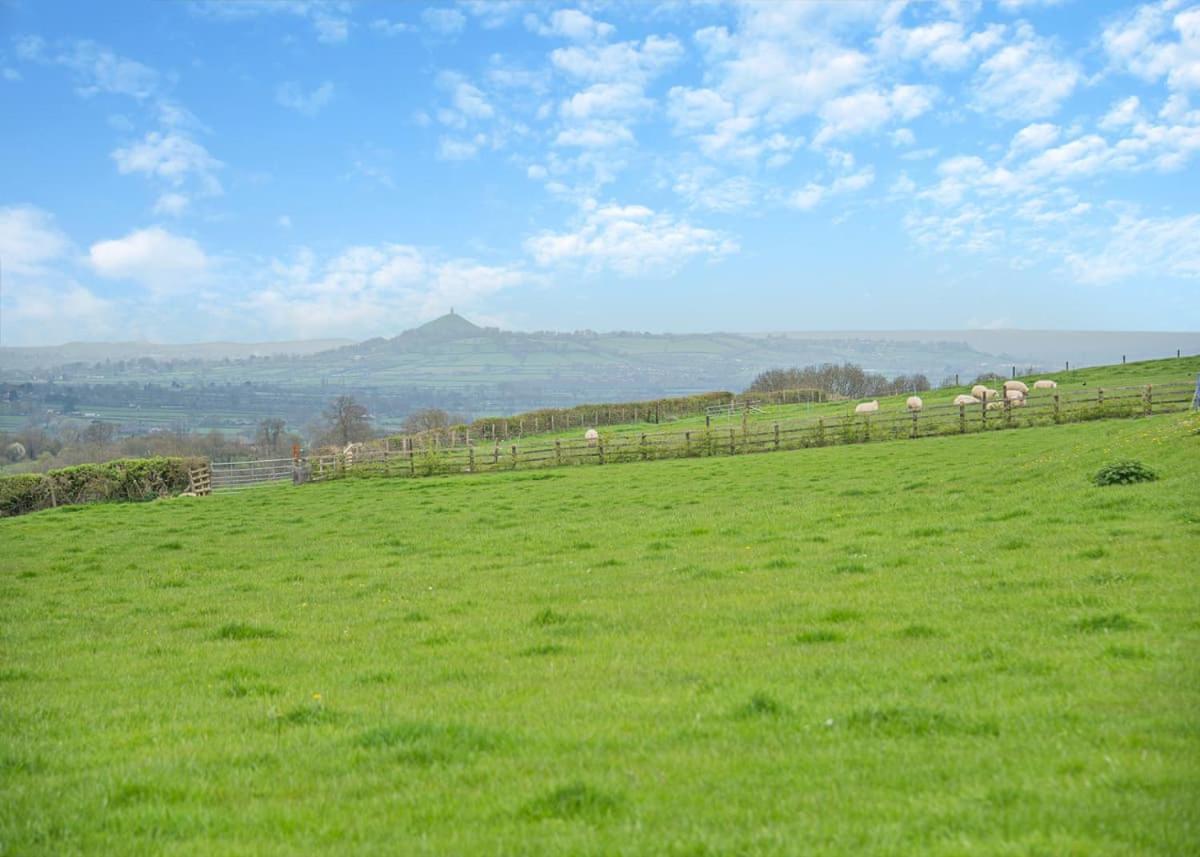 Midsomer Lodges Pilton Bagian luar foto