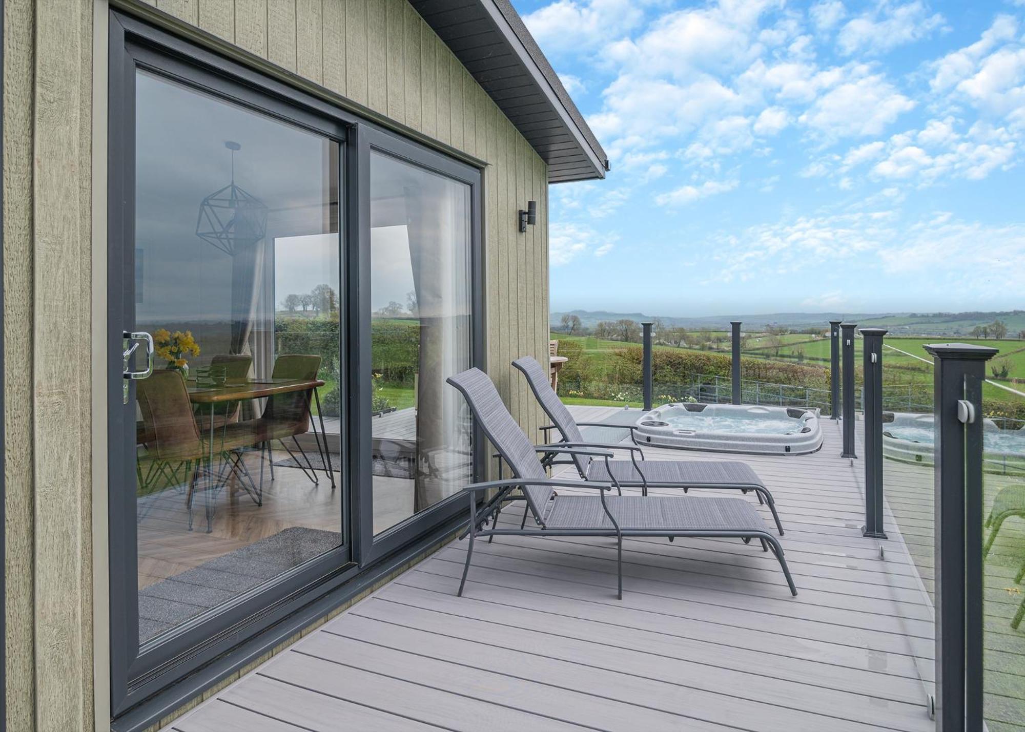 Midsomer Lodges Pilton Bagian luar foto